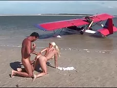 Superb blonde ass fucked on the beach (Double Cum)