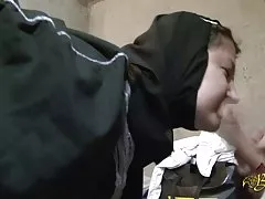 Beurette prise dans un gangbang au fond d un garage