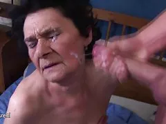 Amateur granny loves the taste of young cum